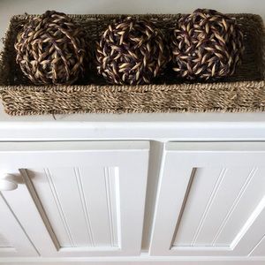 Cute tray and decorative balls